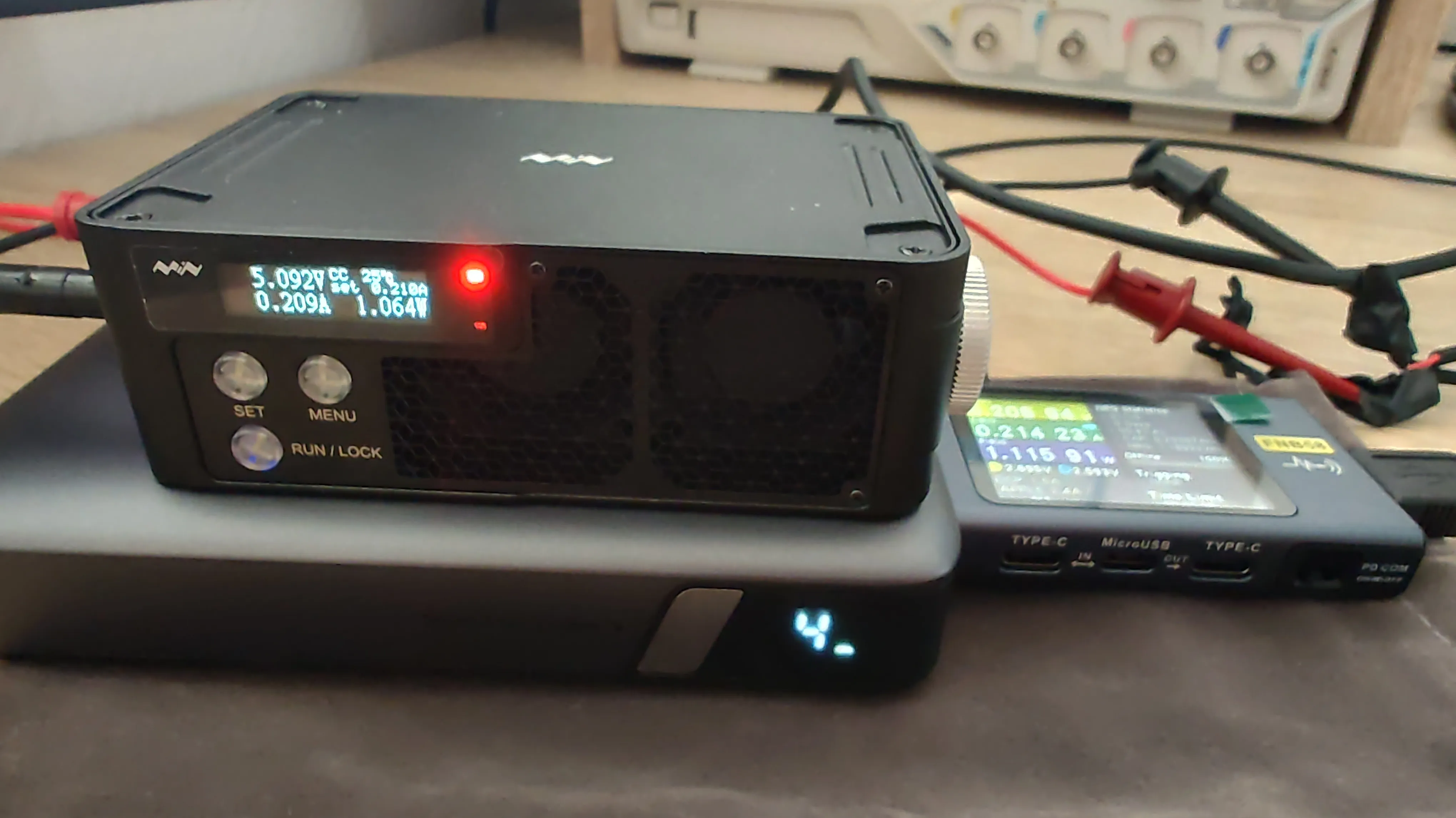 Setup comprising of an USB tester in between of a powerbank and an electronic DC load drawing low current from it